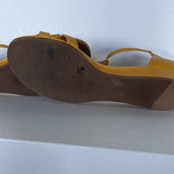 Goldenrod yellow Enzo Angiolini sandals. Size 7. Gently used. - Picture 6 of 9